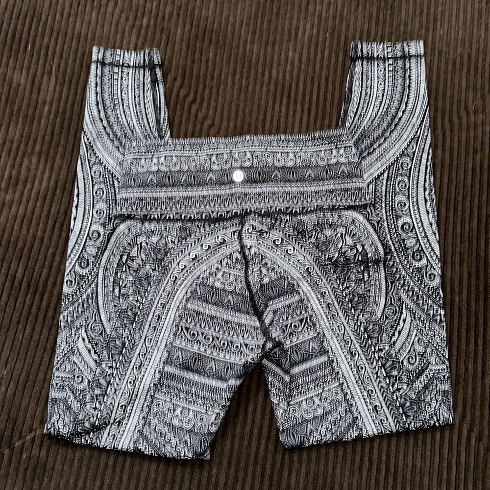 Lululemon Wunder Under HR Tight for Yoga women’s Size 8 EUC